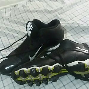 Men's size 8.5 cleats